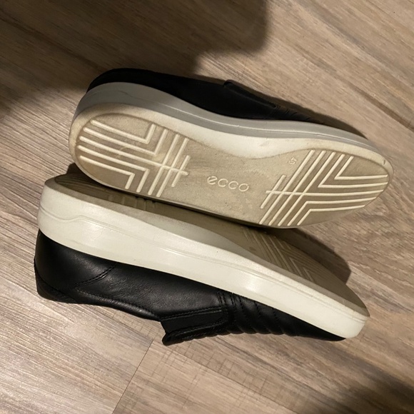 Ecco slip on leather sneaker - Picture 2 of 5